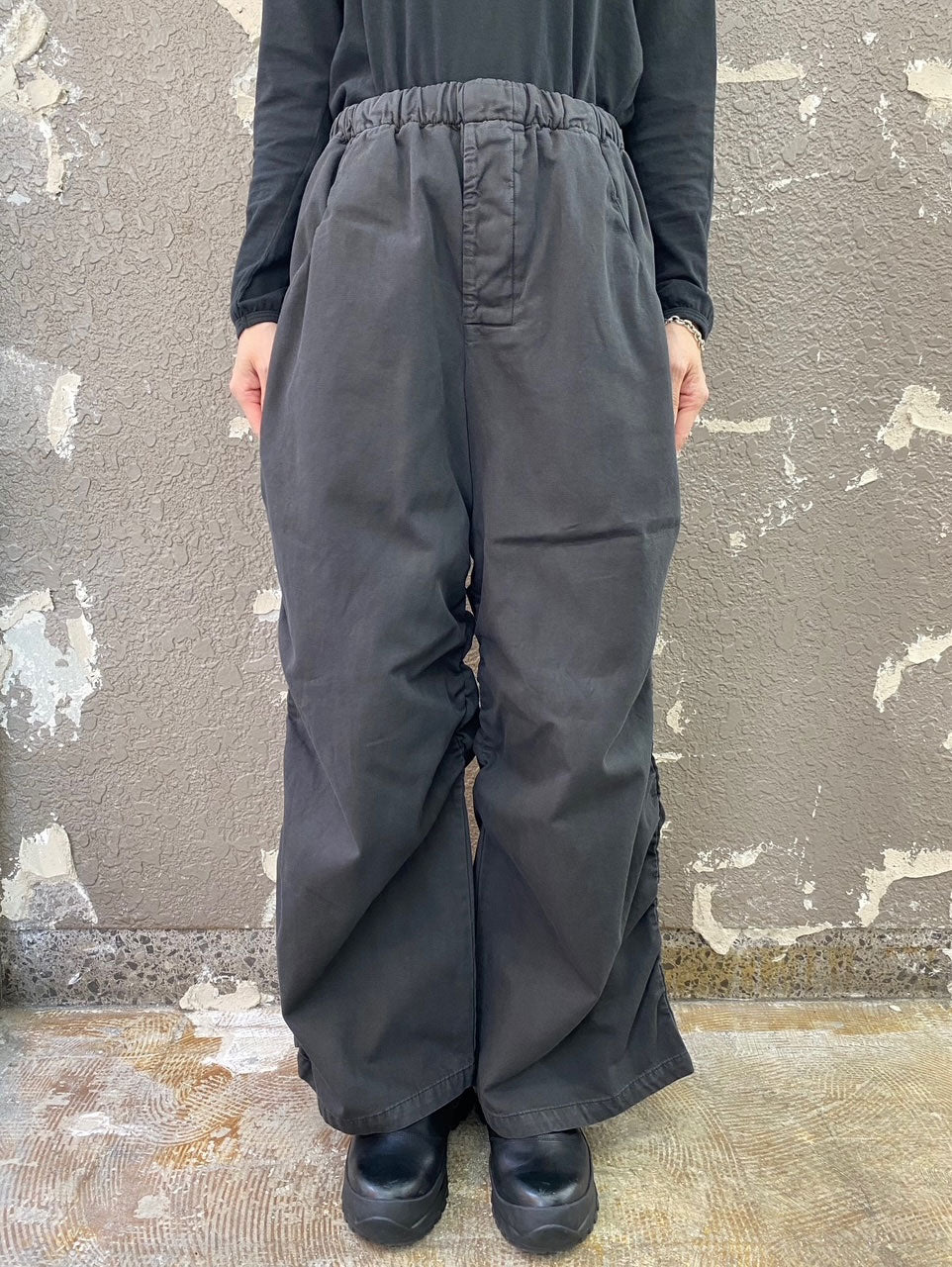 
                  
                    THIN CANVAS DRAPED TROUSERS-BLACK-
                  
                