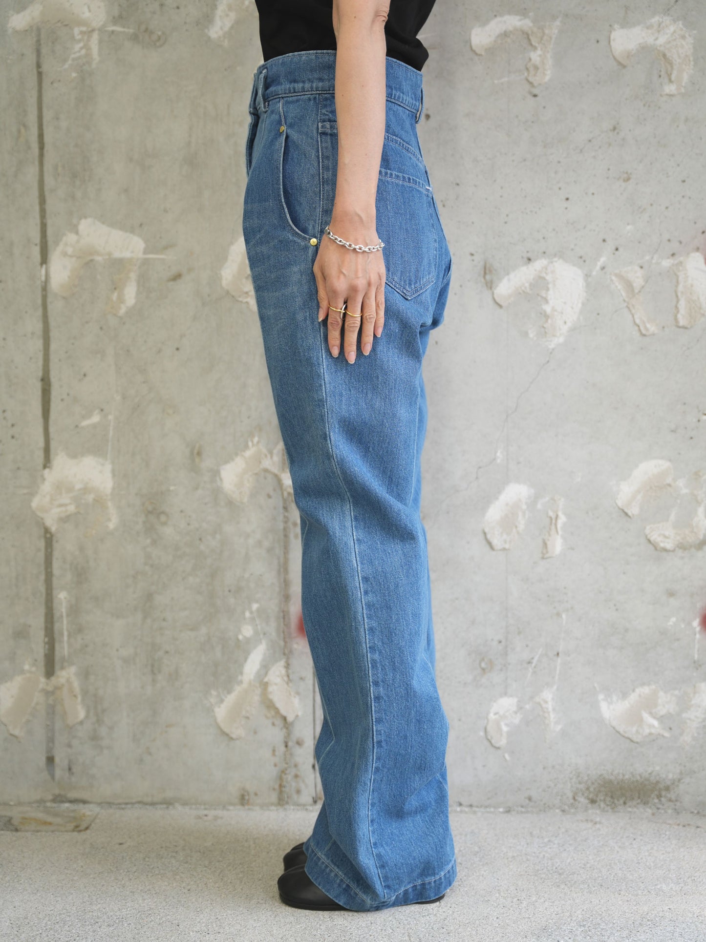 
                  
                    High Waisted Flare Jeans - blue
                  
                