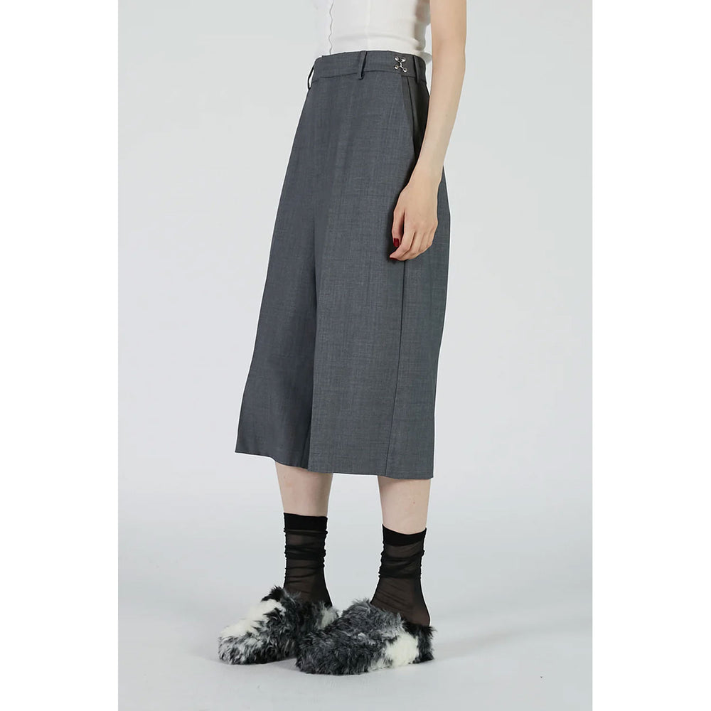 
                  
                    Low-crotch Bermuda Pants-BLACK-
                  
                