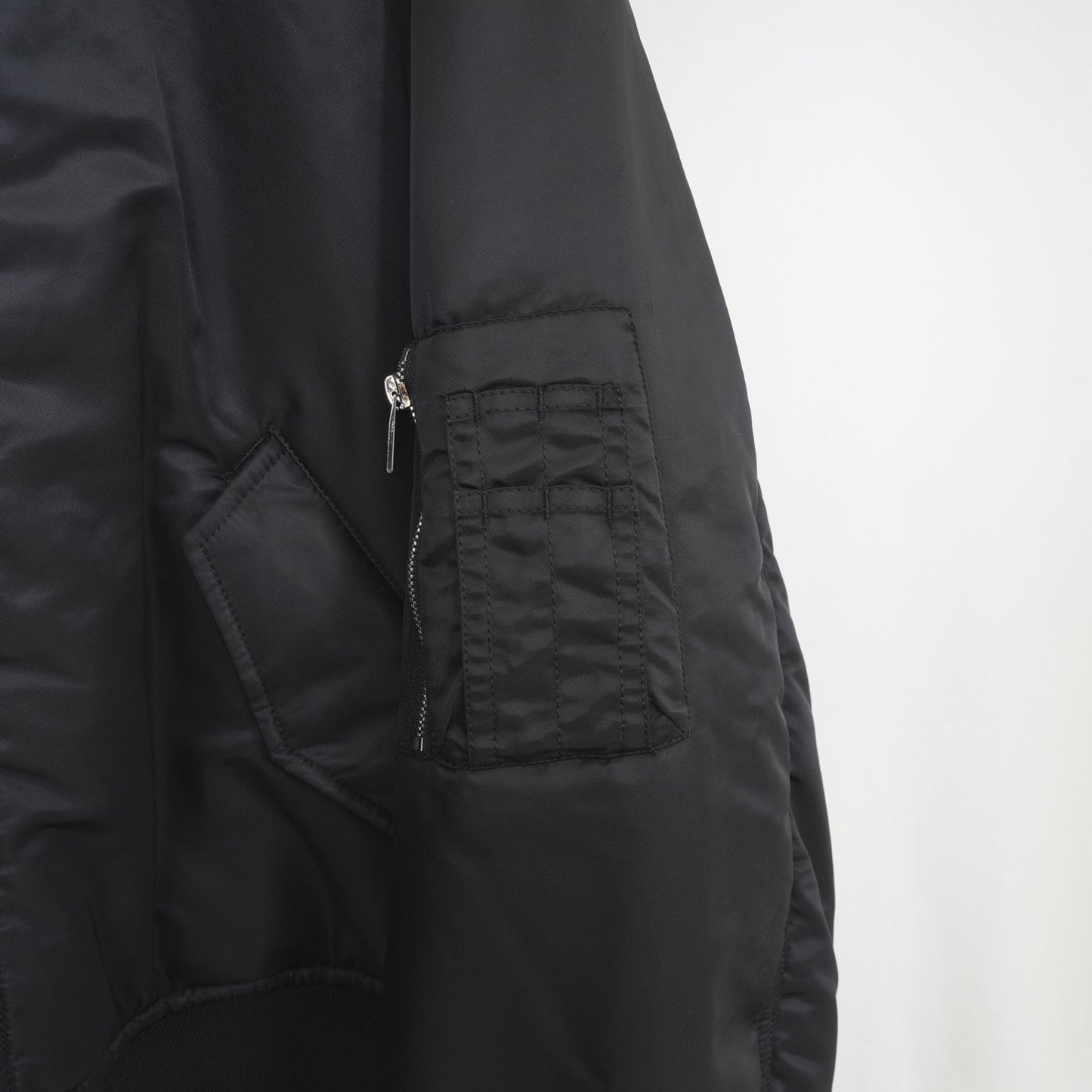
                  
                    リバーシブルMA1-BLACK-
                  
                