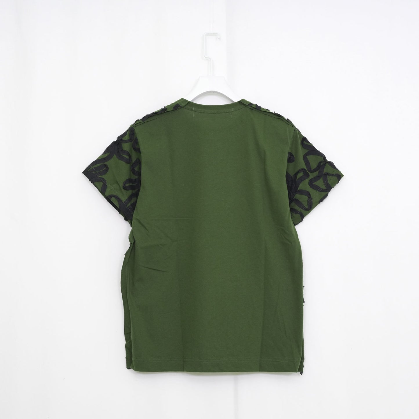 
                  
                    リボン刺繍Tシャツ -BLACK-
                  
                