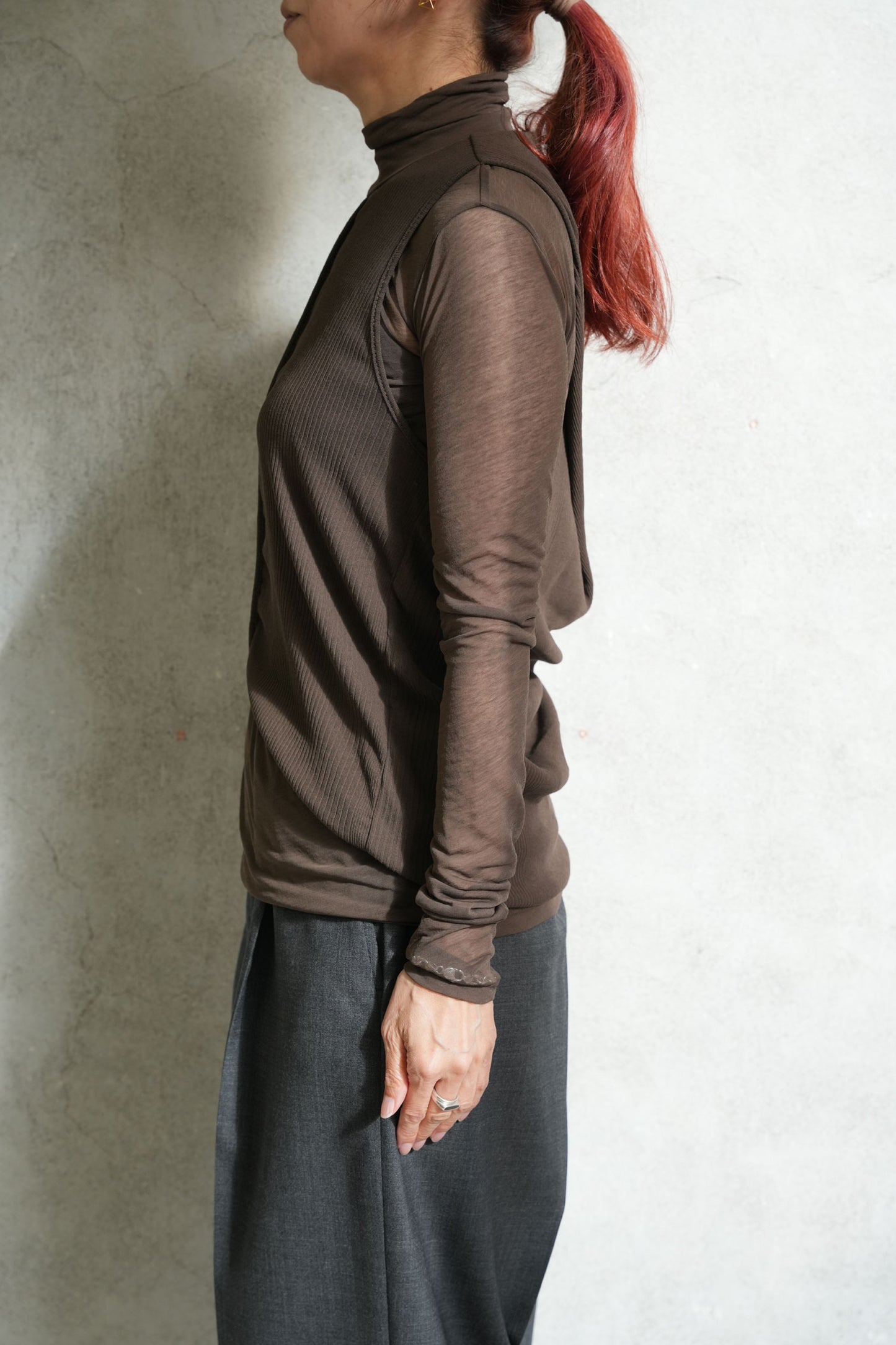 
                  
                    SHEER TWIST BACK TOP-T.MORO-
                  
                