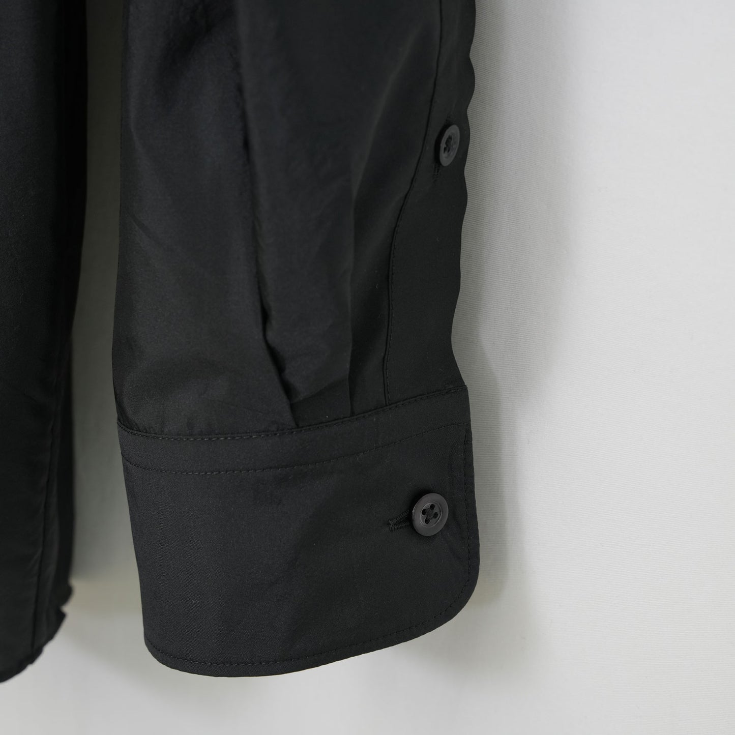 
                  
                    long-sleeved shirt -BLACK-
                  
                