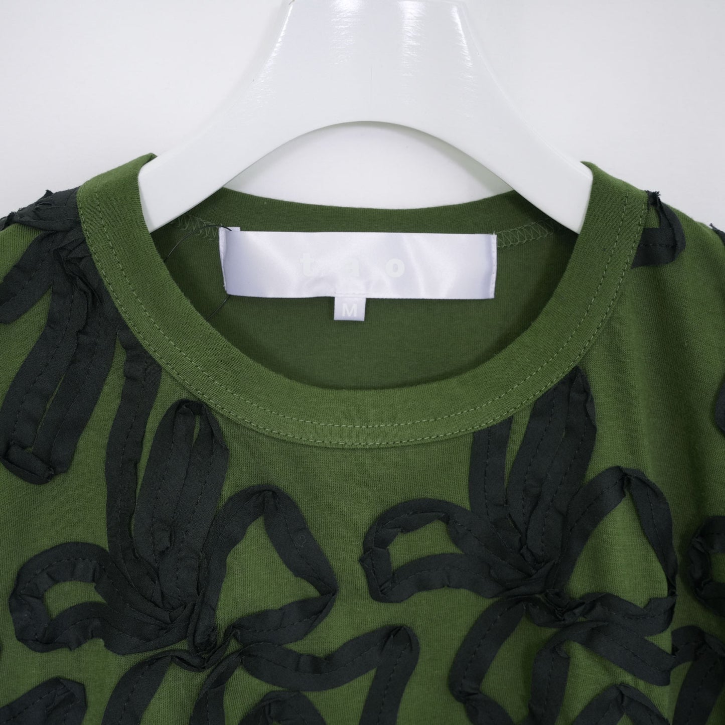 
                  
                    リボン刺繍Tシャツ -BLACK-
                  
                