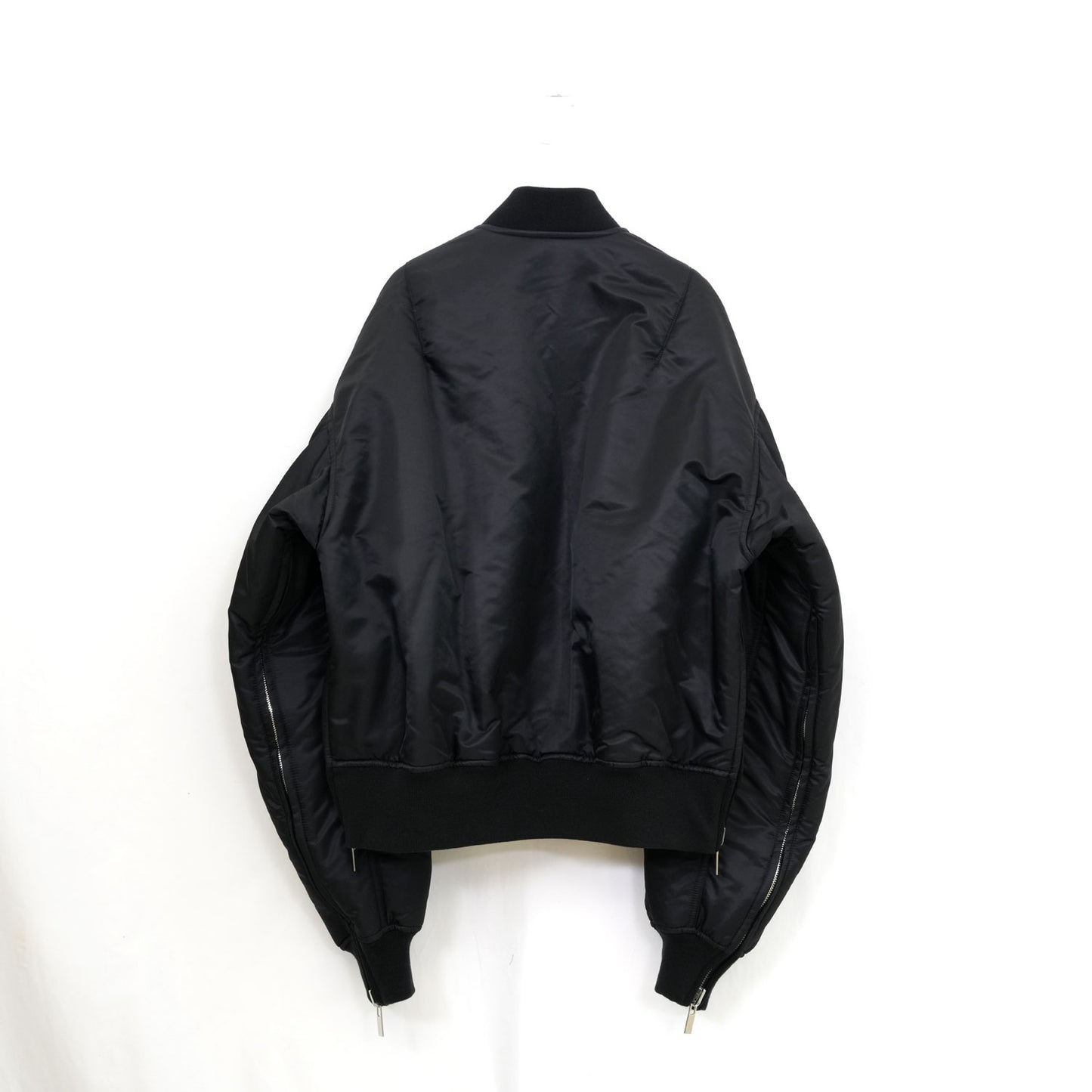 
                  
                    リバーシブルMA1-BLACK-
                  
                
