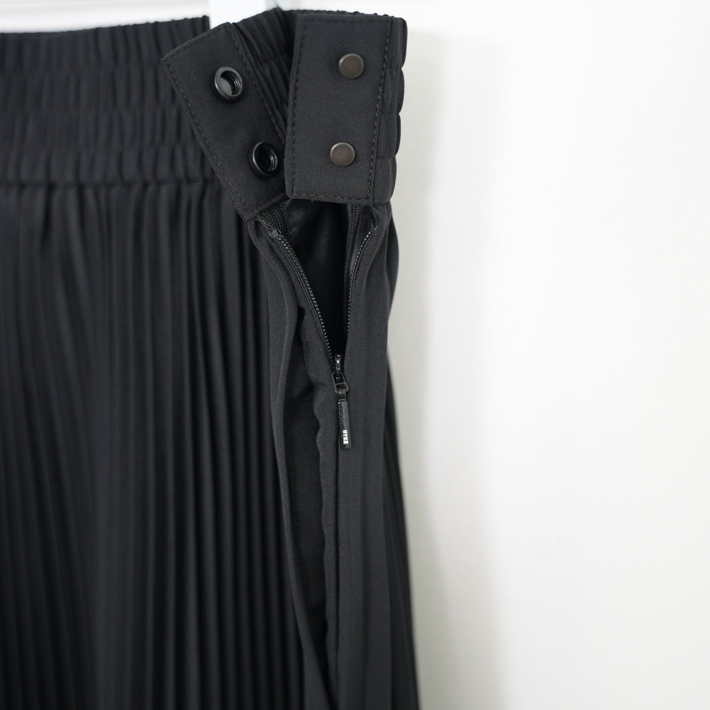 
                  
                    TAFFETA PLEATED PANELED SKIRT
                  
                