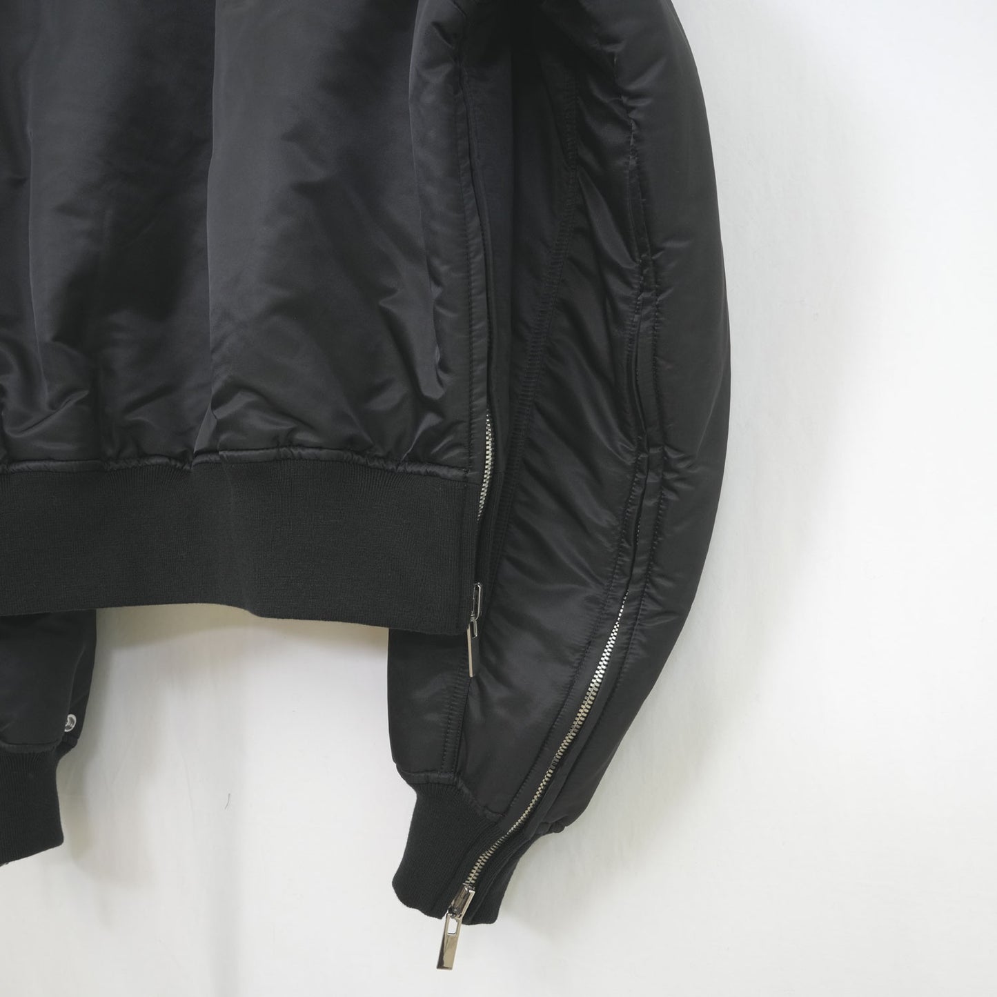 
                  
                    リバーシブルMA1-BLACK-
                  
                