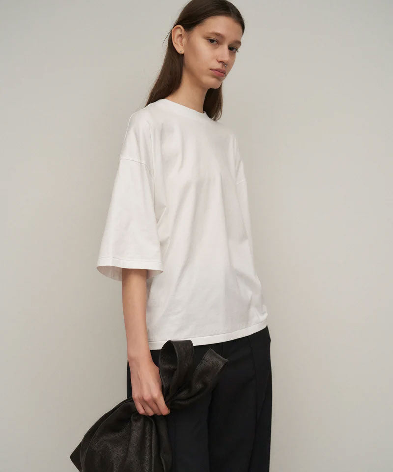 
                  
                    SUVIN 60/2 | WIDE SLEEVE T-SHIRT
                  
                