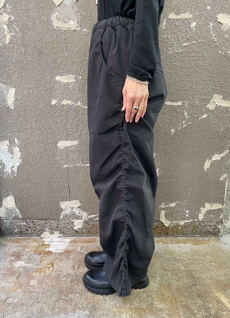 
                  
                    THIN CANVAS DRAPED TROUSERS-BLACK-
                  
                