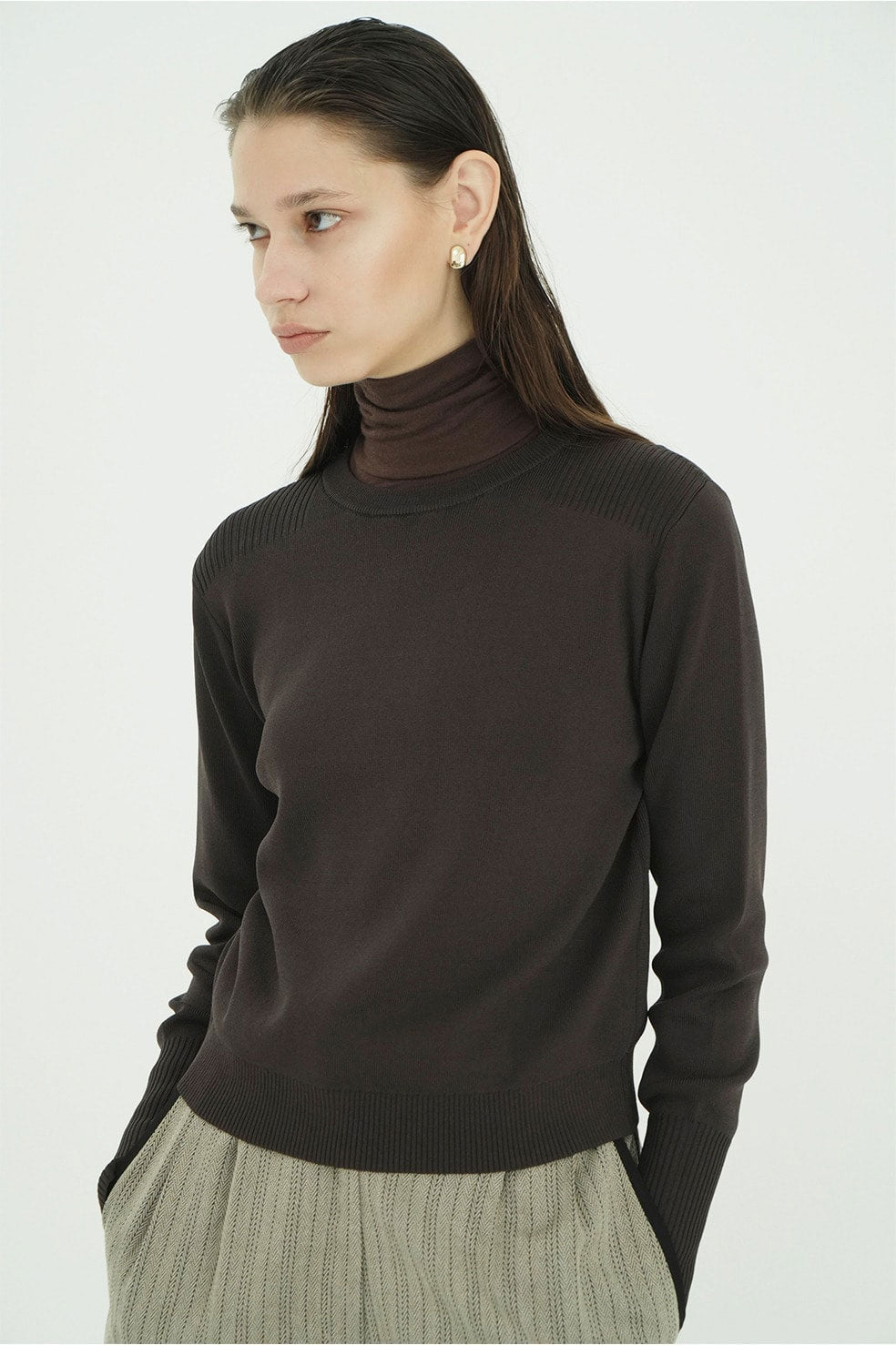
                  
                    BASIC COMPACT KNIT TOPS
                  
                