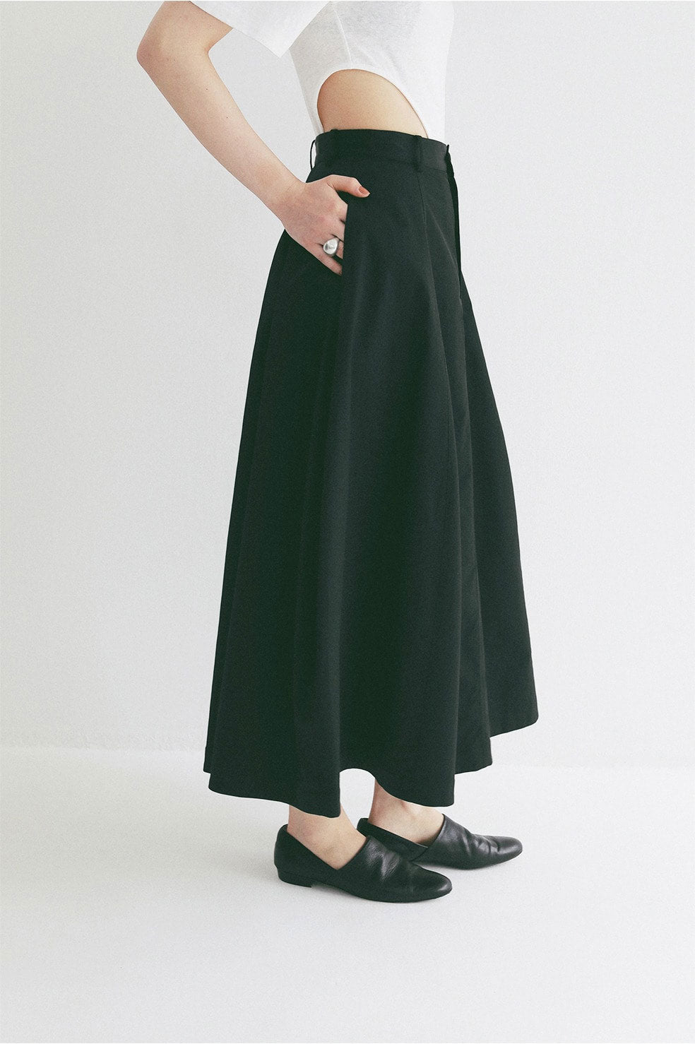 
                  
                    COCOON LINE VOLUME SKIRT -BLACK-
                  
                