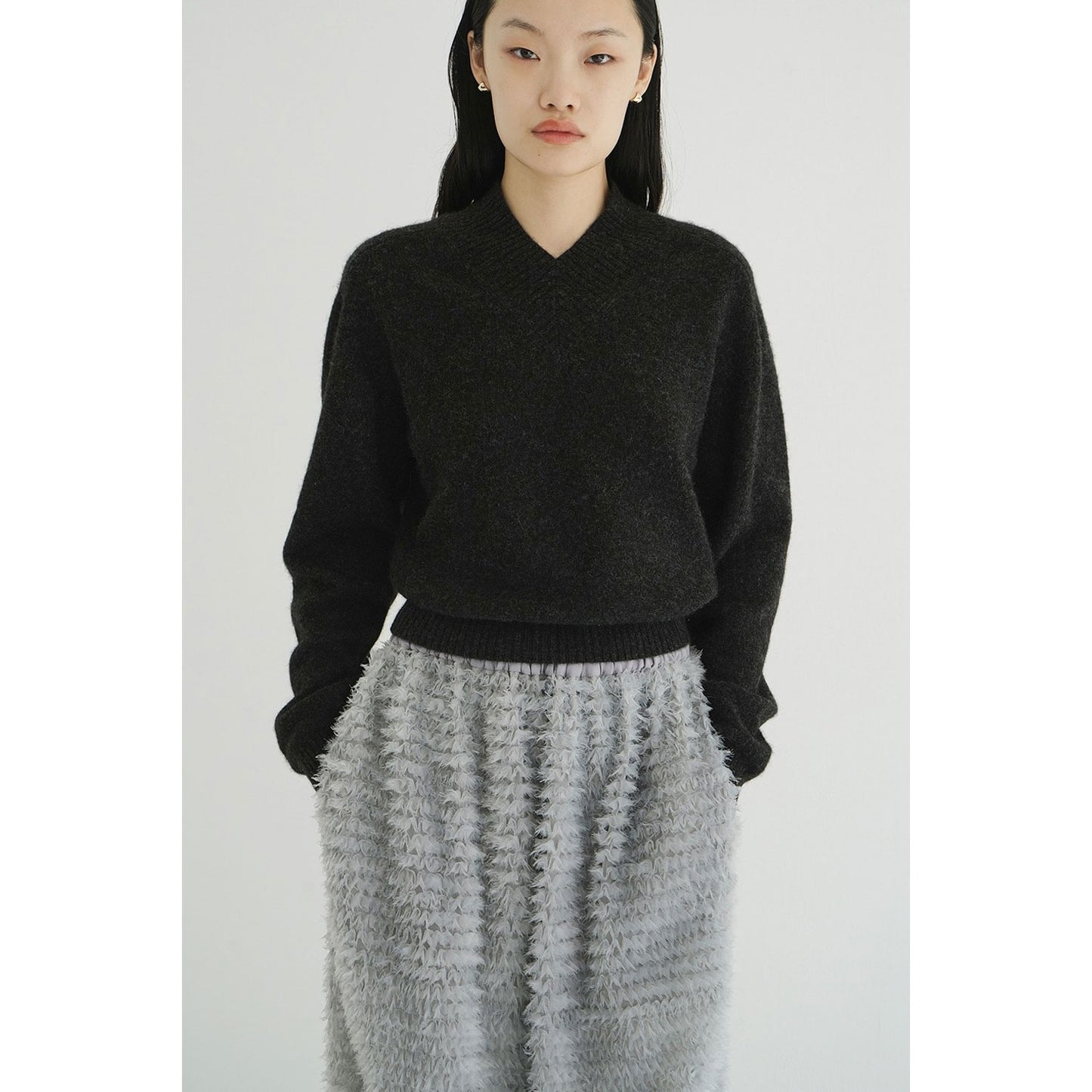 
                  
                    YAK V NECK KNIT TOPS -CHACOAL GRAY-
                  
                