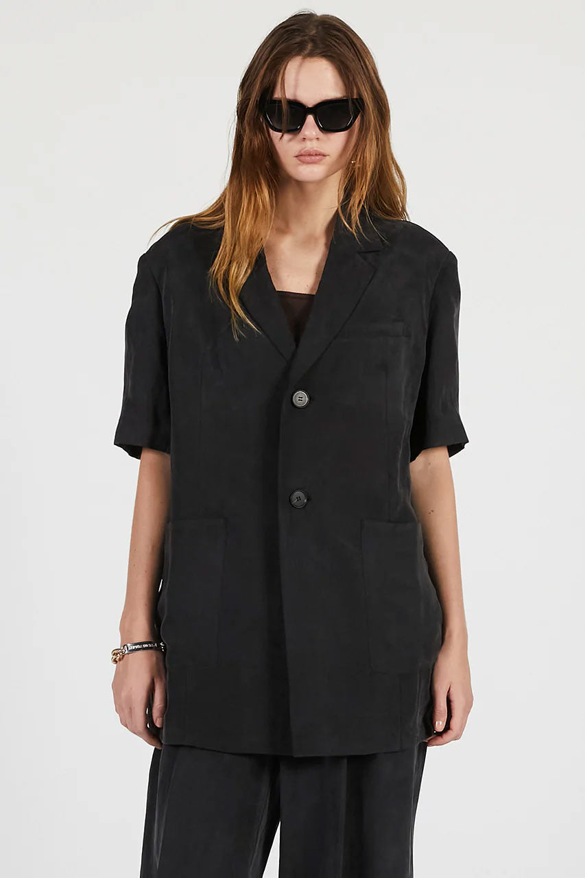 
                  
                    Fibril Half-Sleeve Jacket -BLACK-
                  
                