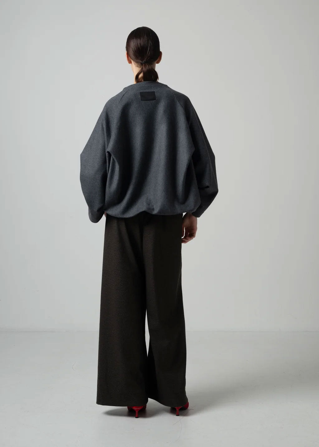 
                  
                    ORLY TUCKED SLEEVE TOP / SUPER120S PURE WOOL SPONGY JERSEY
                  
                