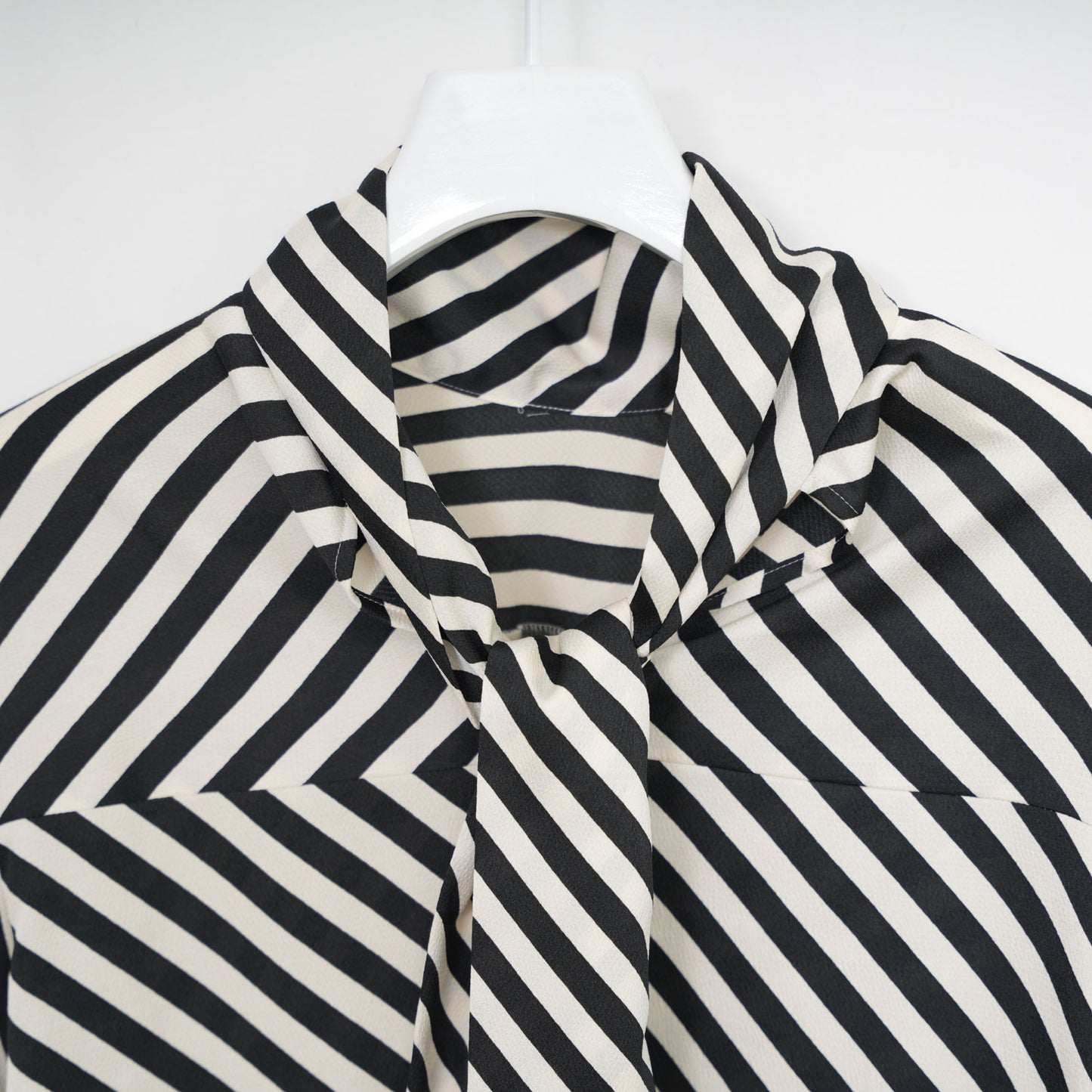 
                  
                    STRIPE HAMMER SATIN BACK RIBBON BLOUSE
                  
                