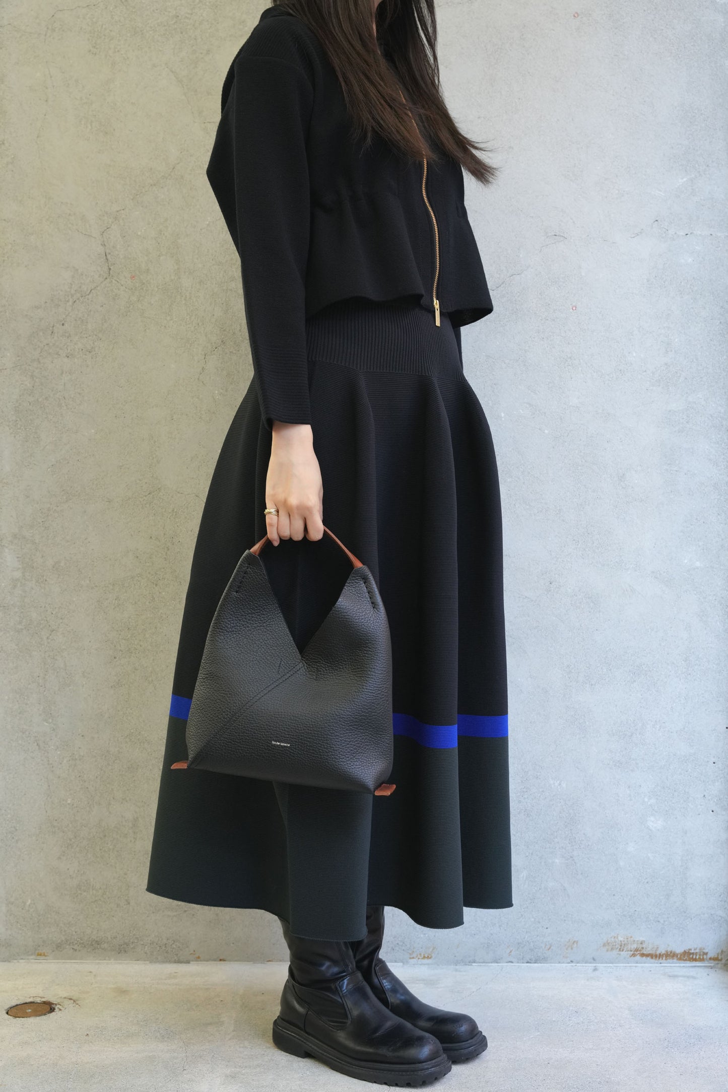 
                  
                    triangle bag -black-
                  
                