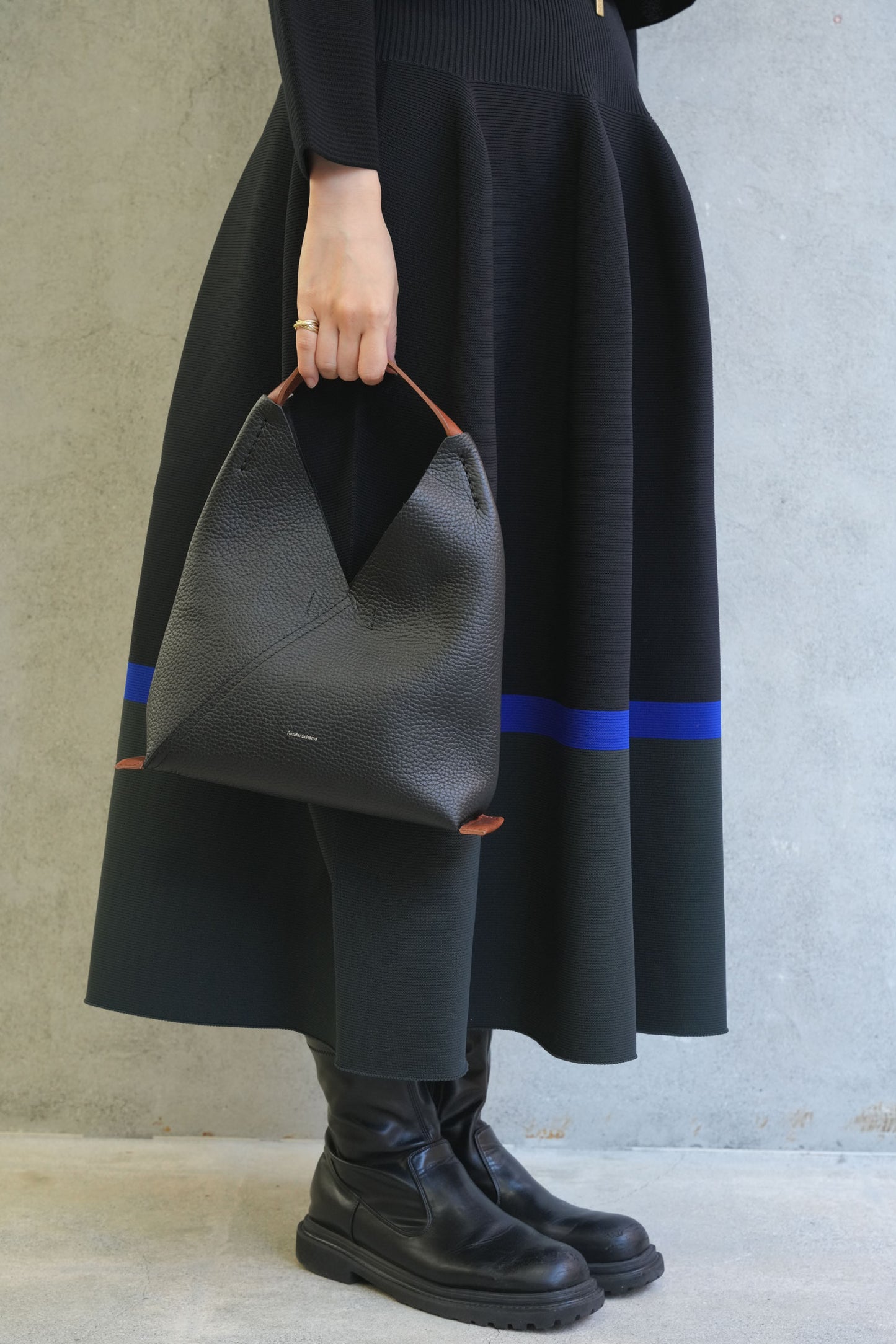 
                  
                    triangle bag -black-
                  
                