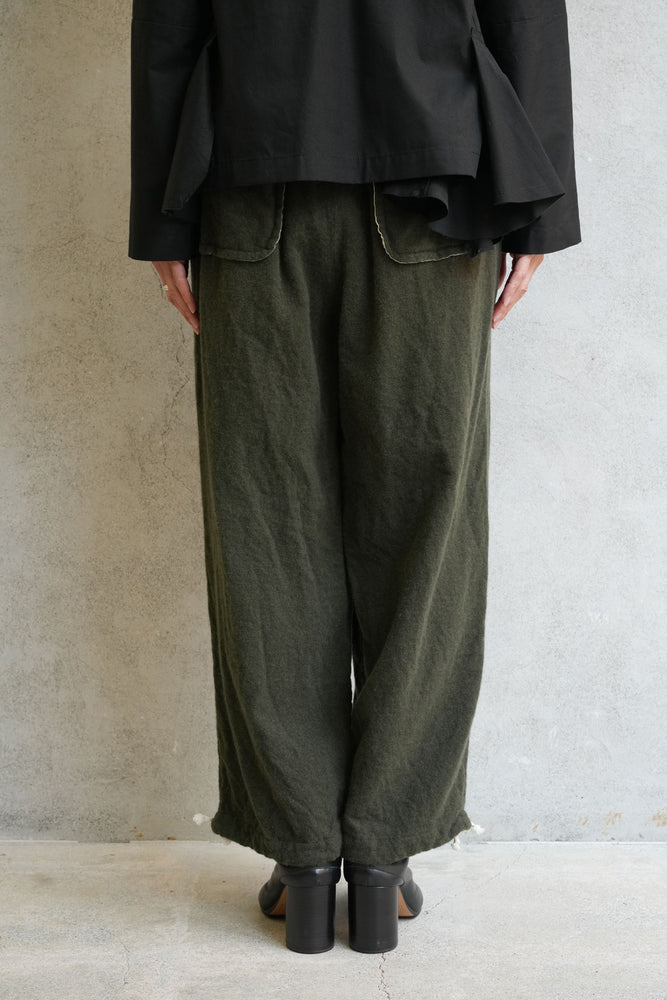 
                  
                    縮絨イージーパンツ-KHAKI-
                  
                