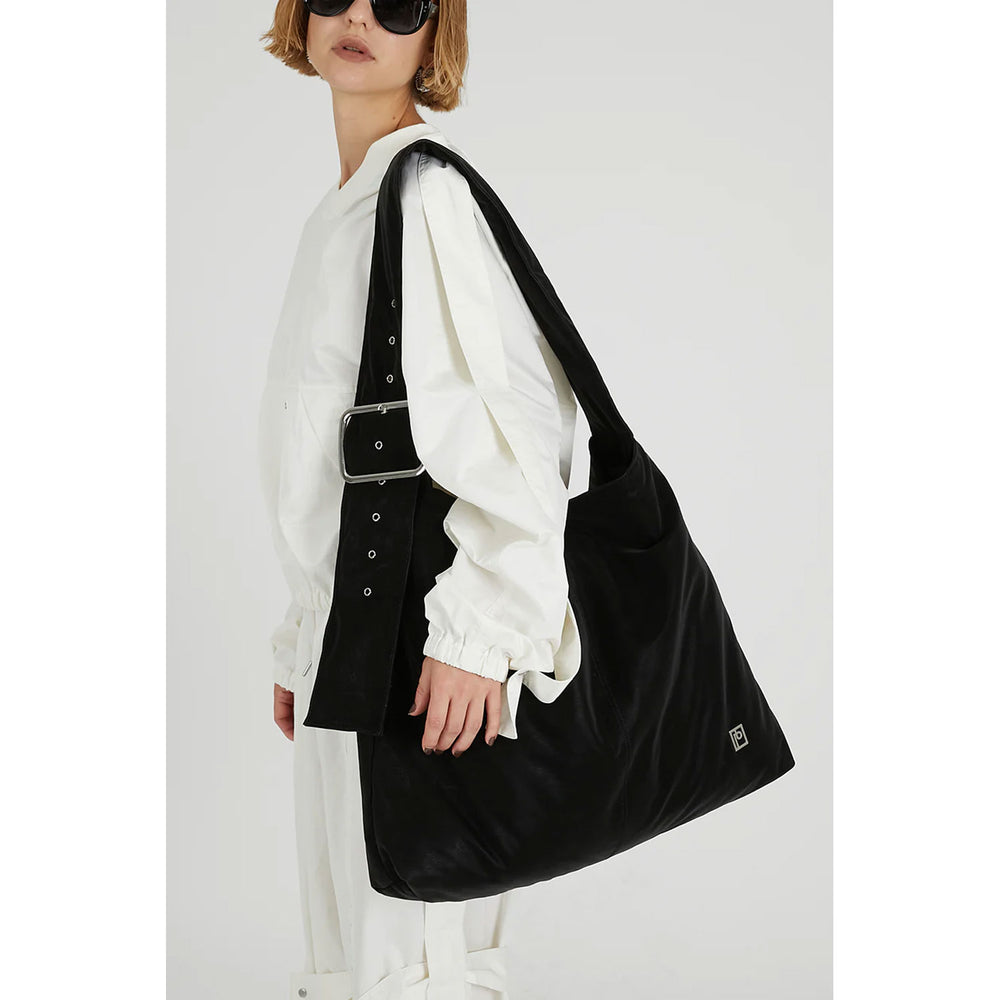 
                  
                    Suede-Like Big Tote-BLACK-
                  
                