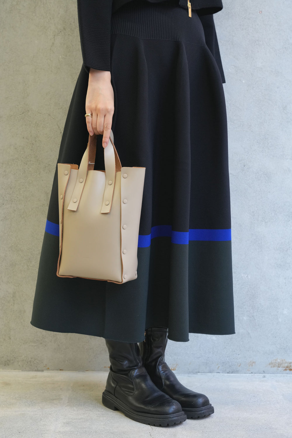 assemble hand bag tall S -BEIGE- – OBLIGE