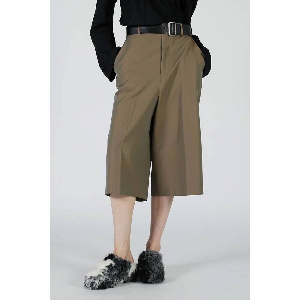 
                  
                    Low-crotch Bermuda Pants-BLACK-
                  
                