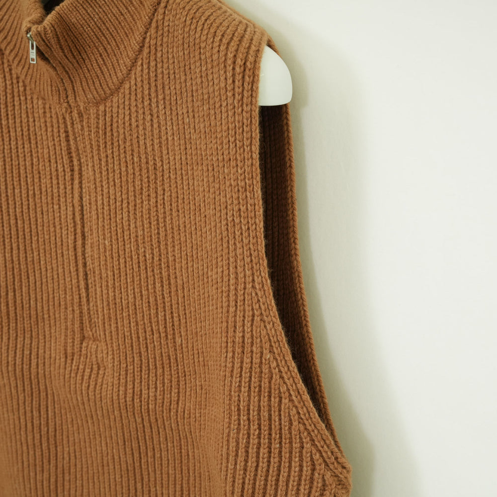 
                  
                    RIBBED KNIT WOOL VEST-CAMEL-
                  
                