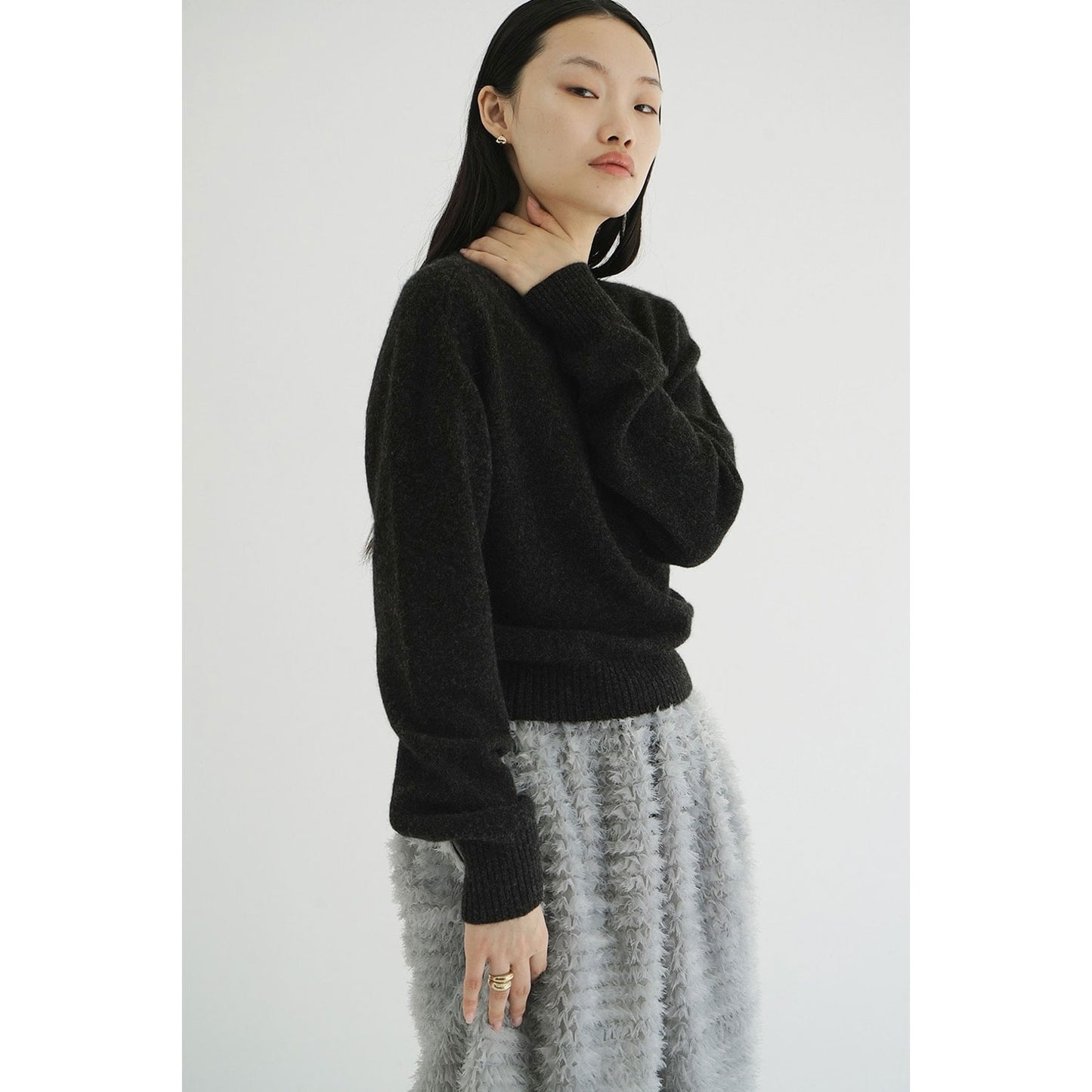 
                  
                    YAK V NECK KNIT TOPS -CHACOAL GRAY-
                  
                