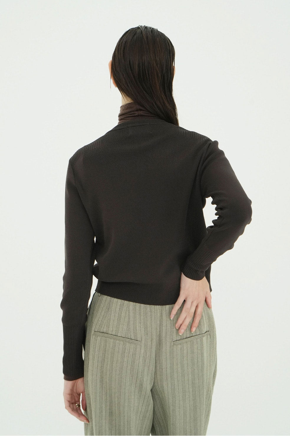 
                  
                    BASIC COMPACT KNIT TOPS
                  
                