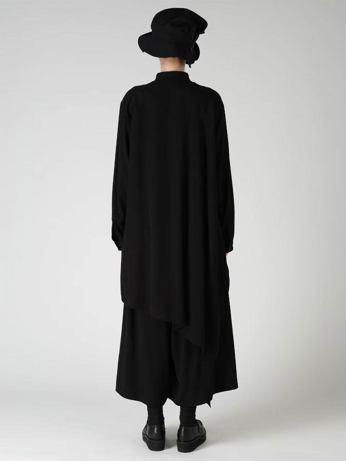 
                  
                    TRIACETATE BLEND STAND COLLAR ASYMMETRIC BLOUSE
                  
                