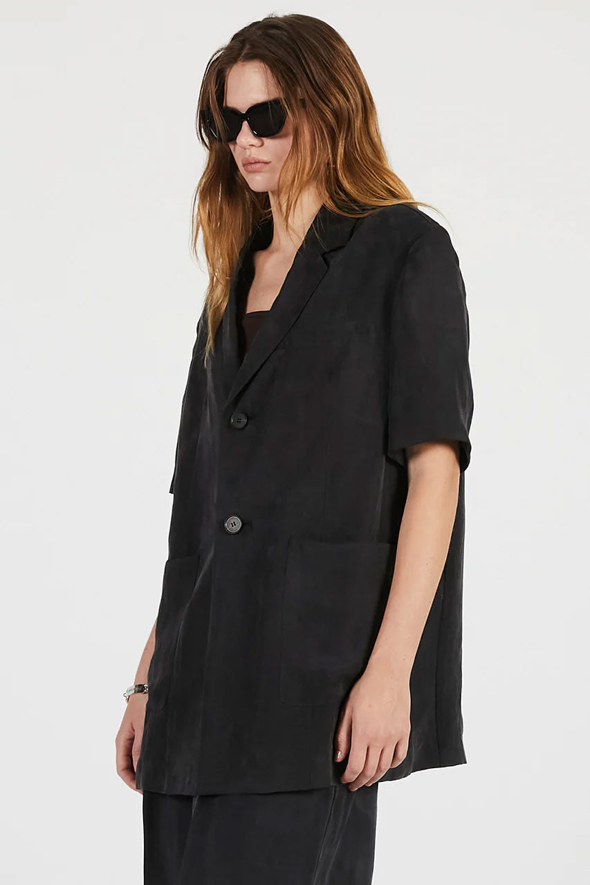 
                  
                    Fibril Half-Sleeve Jacket -BLACK-
                  
                
