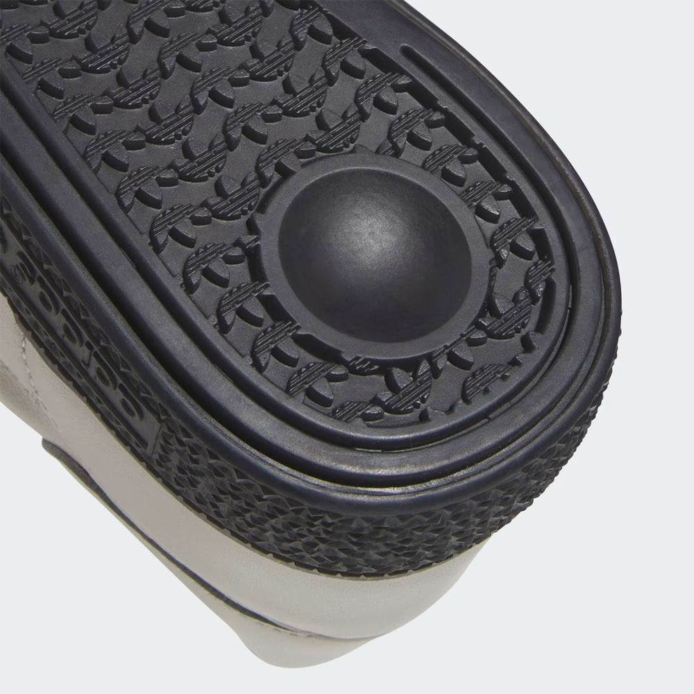 
                  
                    HANDBALL SPEZIAL -Cloud White-
                  
                