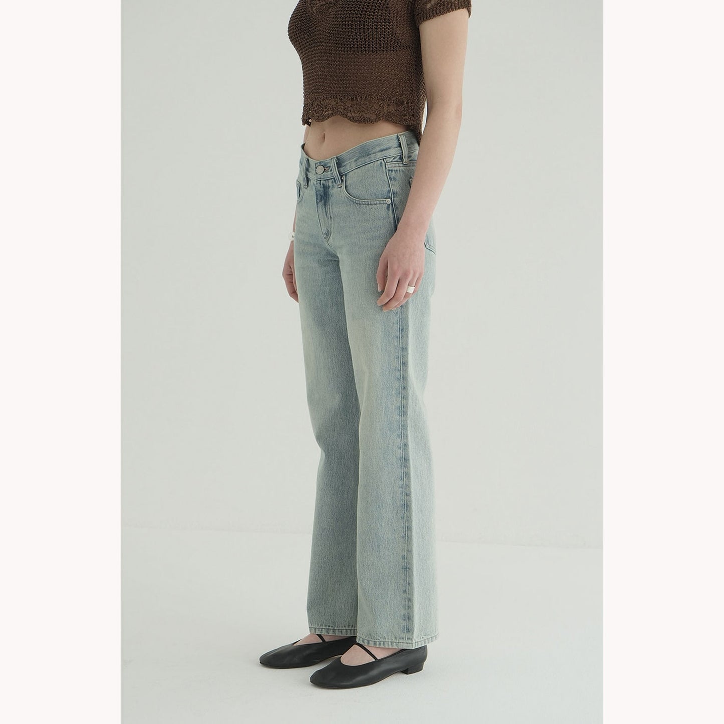 
                  
                    LOW WAIST SLIM DENIM PANTS -ICE BLUE-
                  
                
