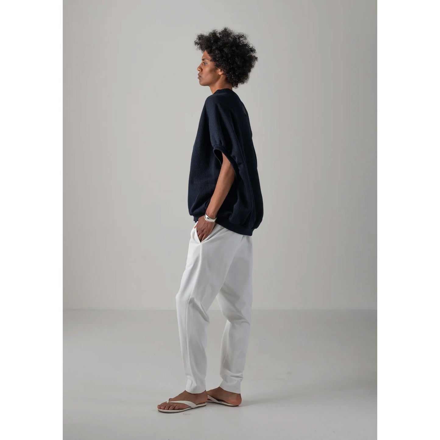 
                  
                    NEELA PUFF SLEEVE CARDIGAN / HI-LO GAUGE KNIT-LIKE JERSEY -NAVY-
                  
                