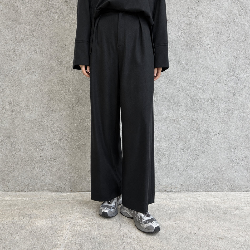 
                  
                    MERINO COLLEGE JERSEY LOOSE FIT PANTS
                  
                