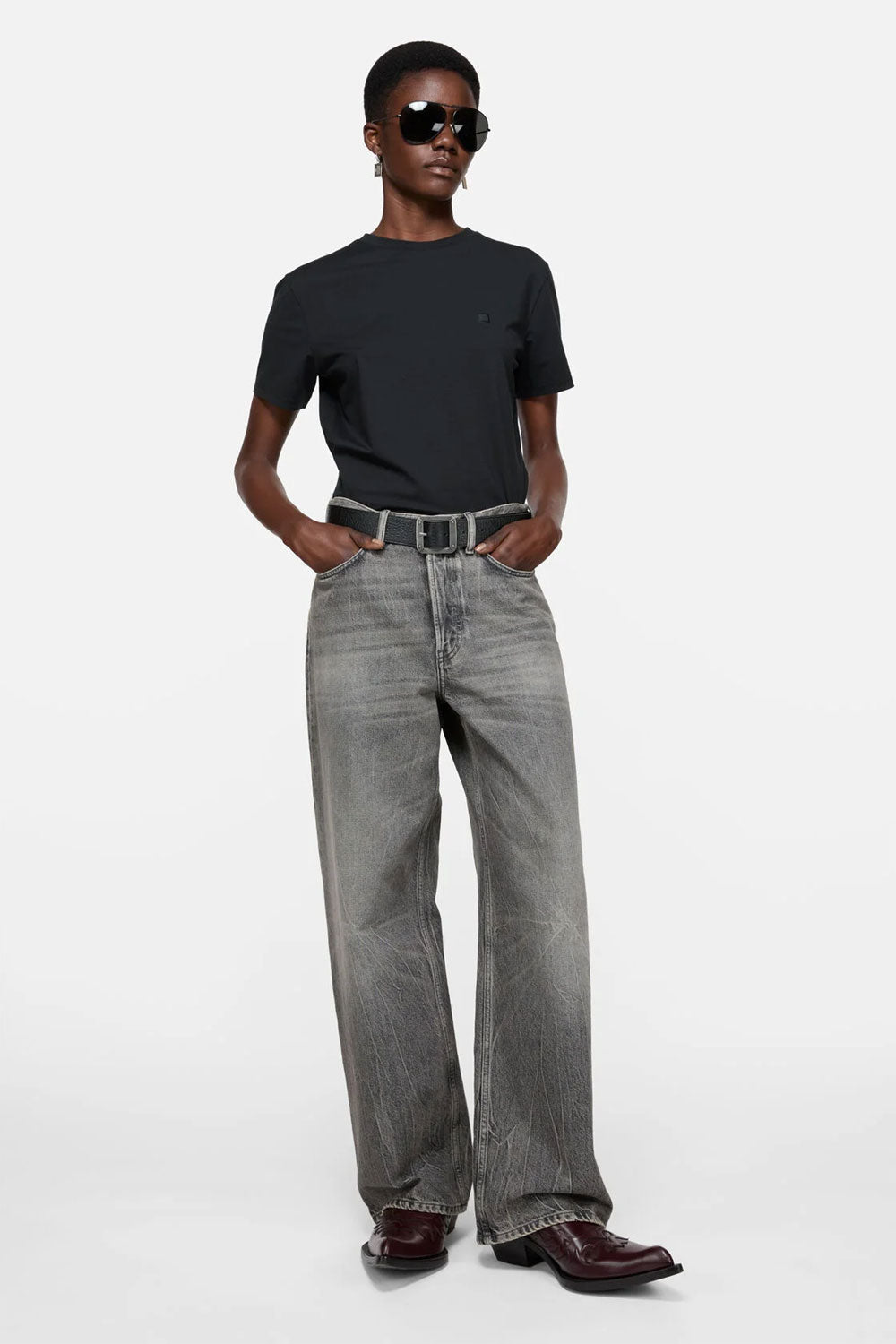
                  
                    T-shirt - Regular Fit
                  
                