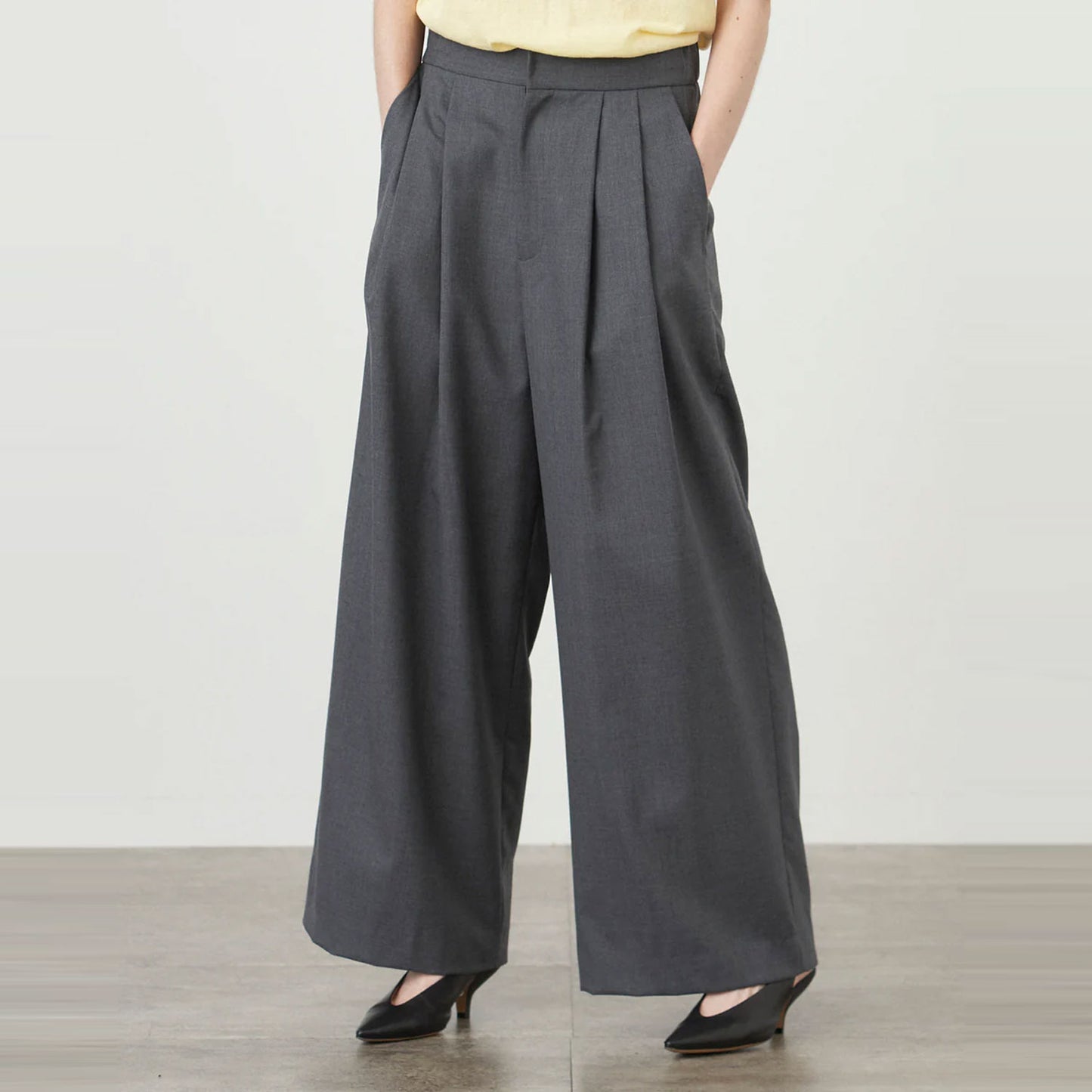 
                  
                    WOOL TROPICAL WIDE EASY PANTS
                  
                