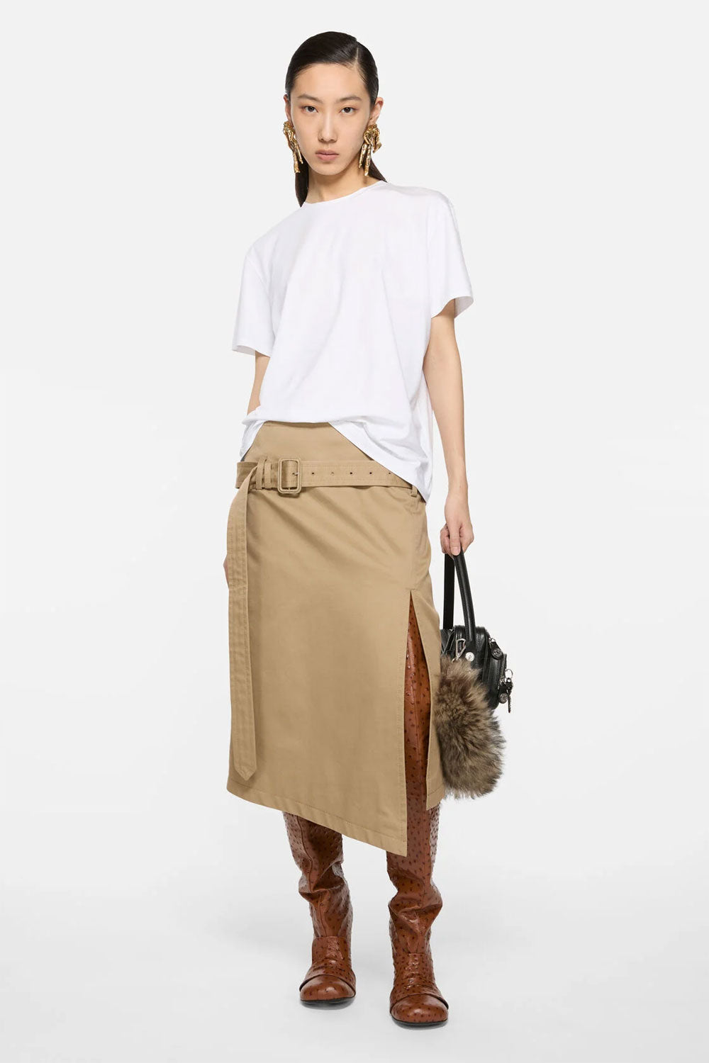 
                  
                    T-shirt - Regular Fit
                  
                
