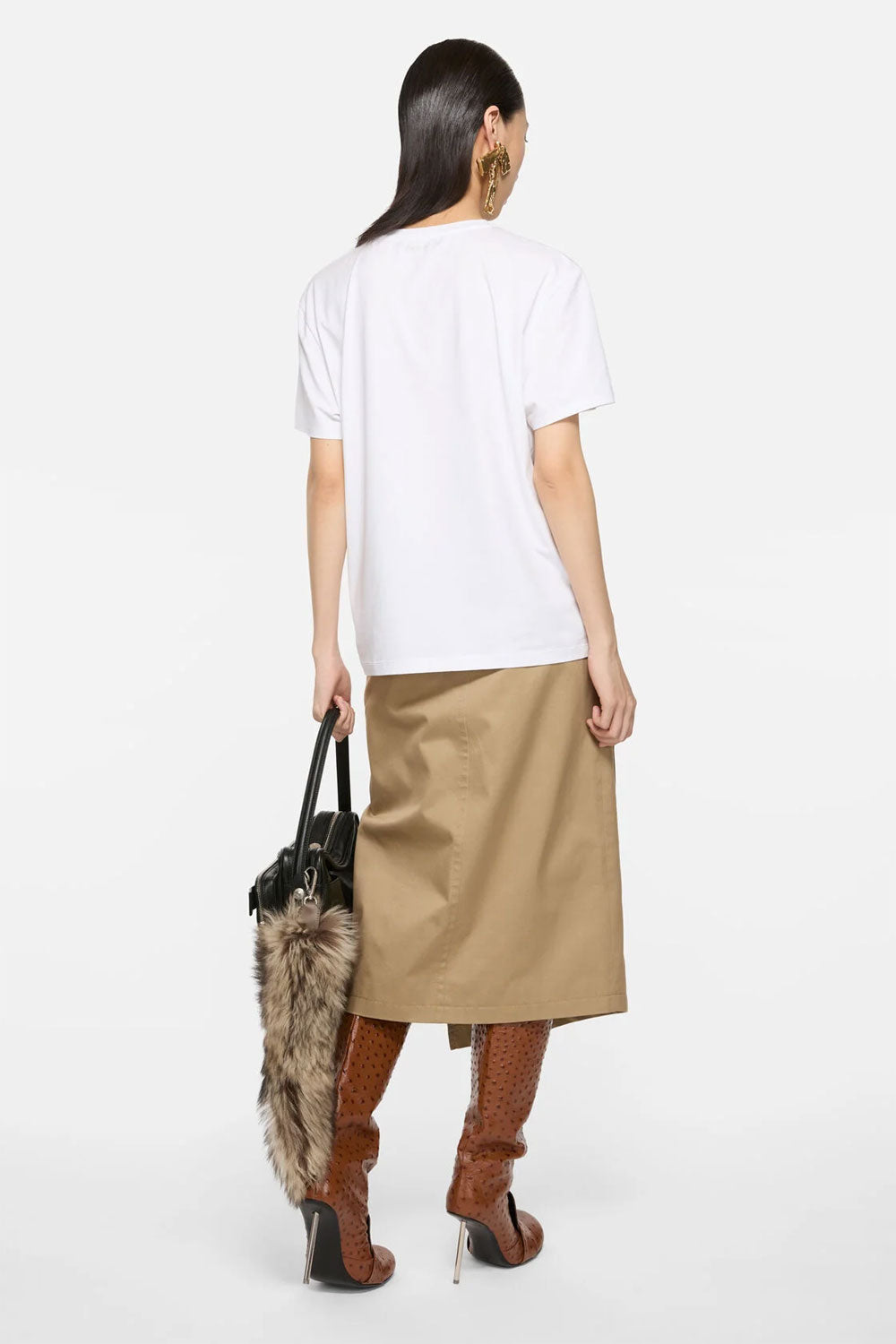 
                  
                    T-shirt - Regular Fit
                  
                