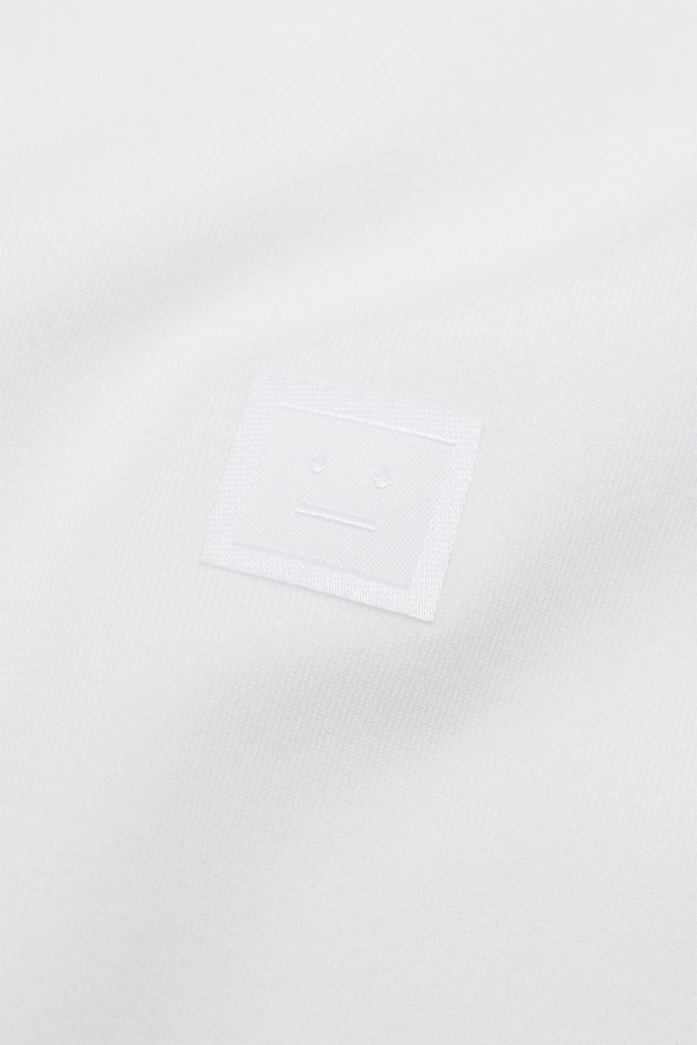 
                  
                    T-shirt - Regular Fit
                  
                