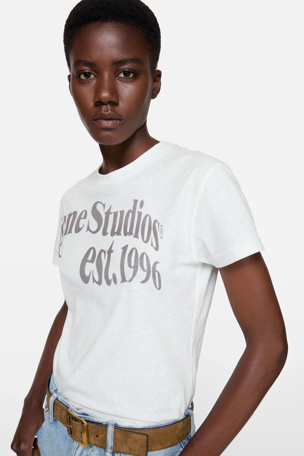 
                  
                    Logo T-shirt - Fitted Design-OFF WHITE-
                  
                