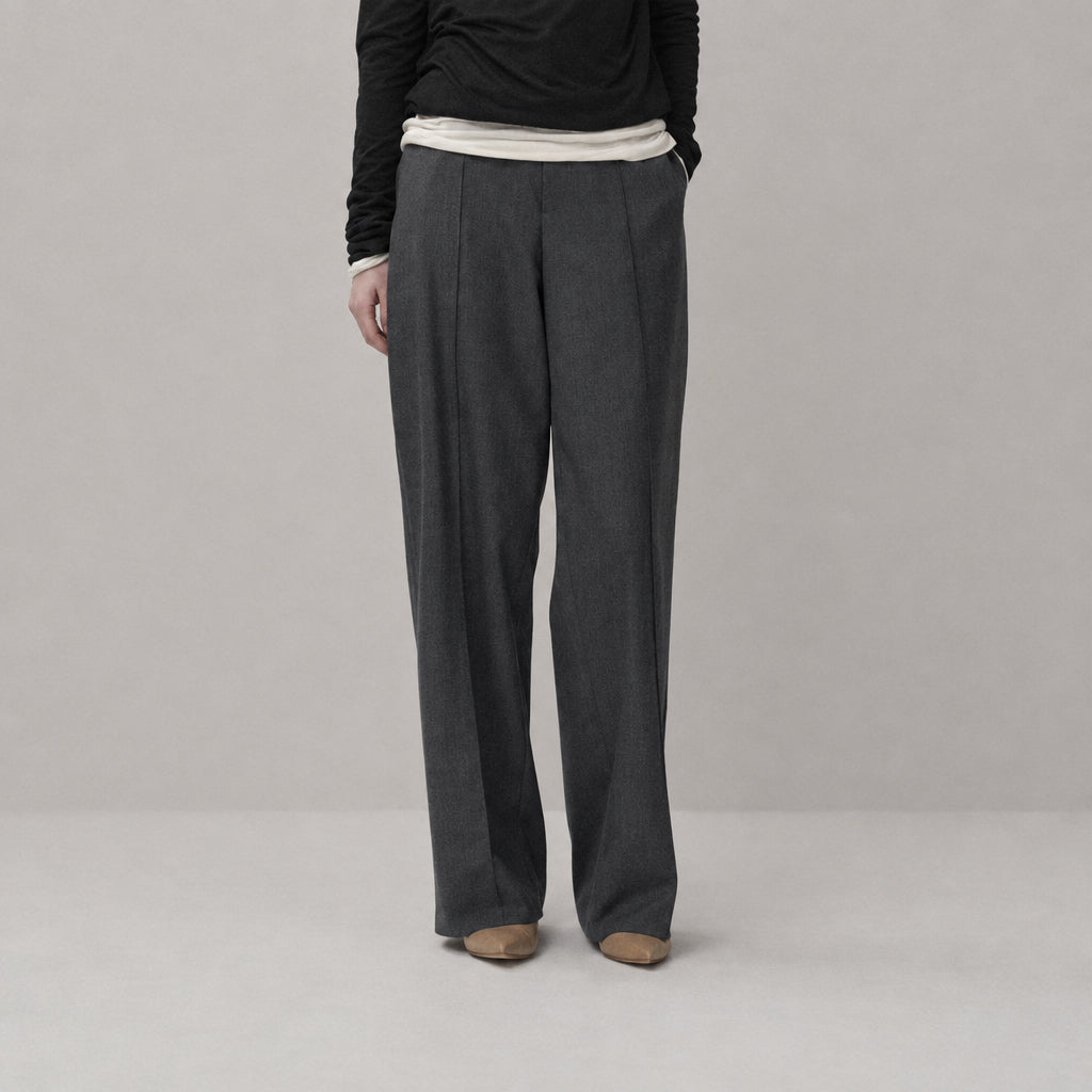 
                  
                    WOOL TROPICAL | PIN TUCK EASY PANTS
                  
                