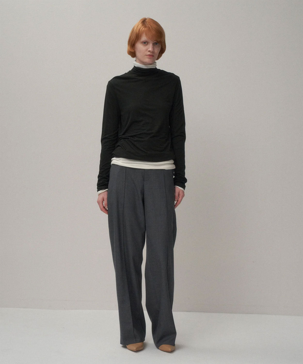 
                  
                    WOOL TROPICAL | PIN TUCK EASY PANTS
                  
                