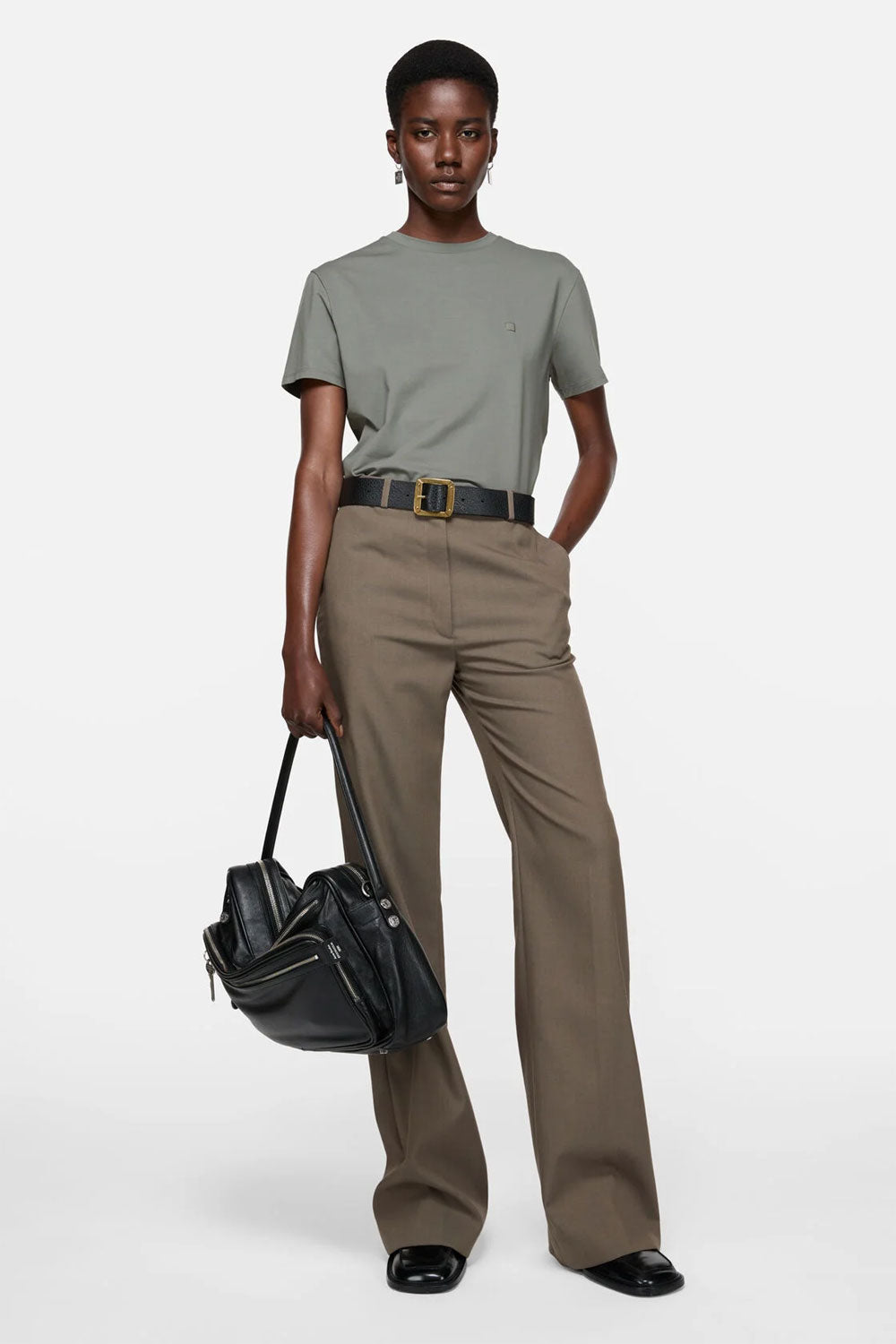 
                  
                    T-shirt - Regular Fit
                  
                