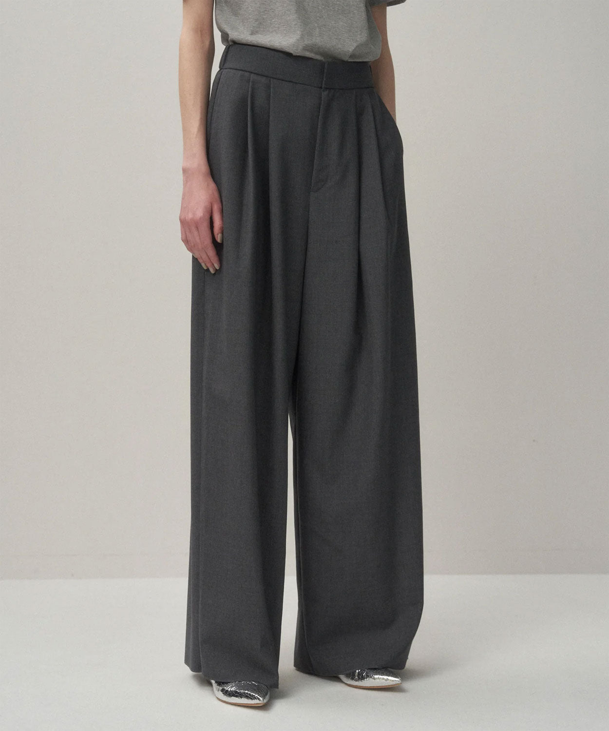 
                  
                    WOOL TROPICAL | WIDE EASY PANTS
                  
                