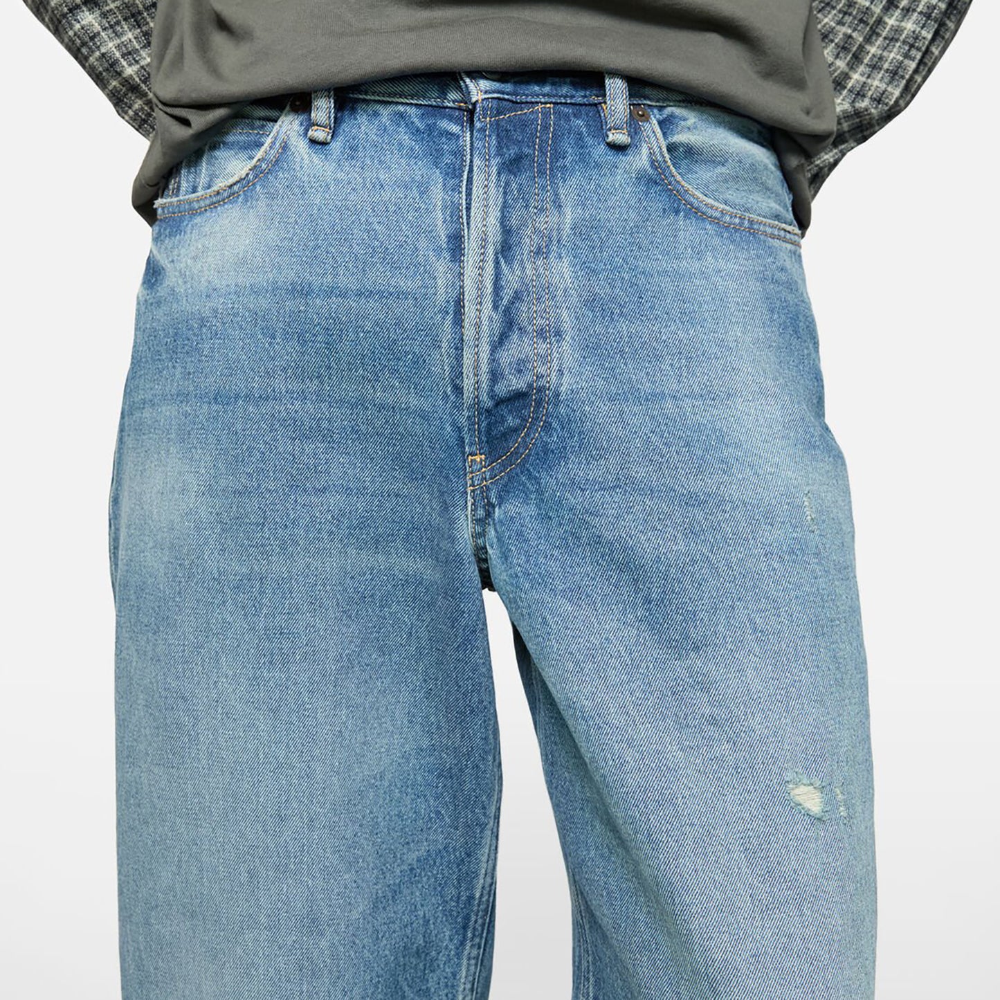 
                  
                    LOOSE FIT JEANS - 1981
                  
                