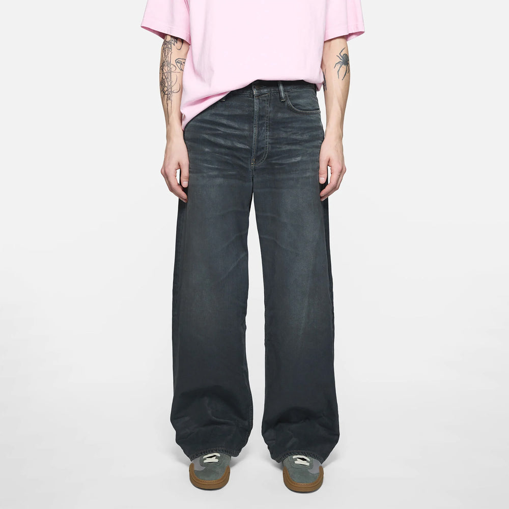 
                  
                    LOOSE FIT JEANS - 1981
                  
                