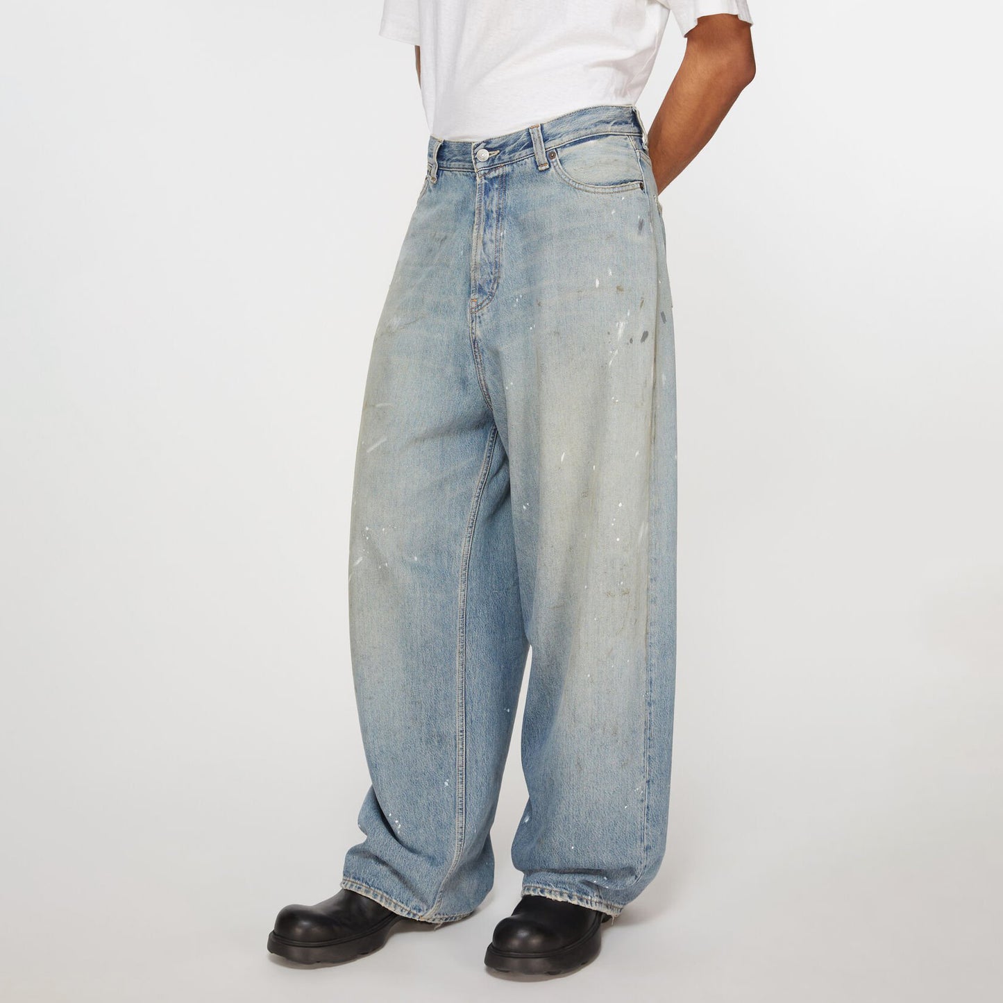 
                  
                    SUPER BAGGY FIT JEANS - 2023M
                  
                