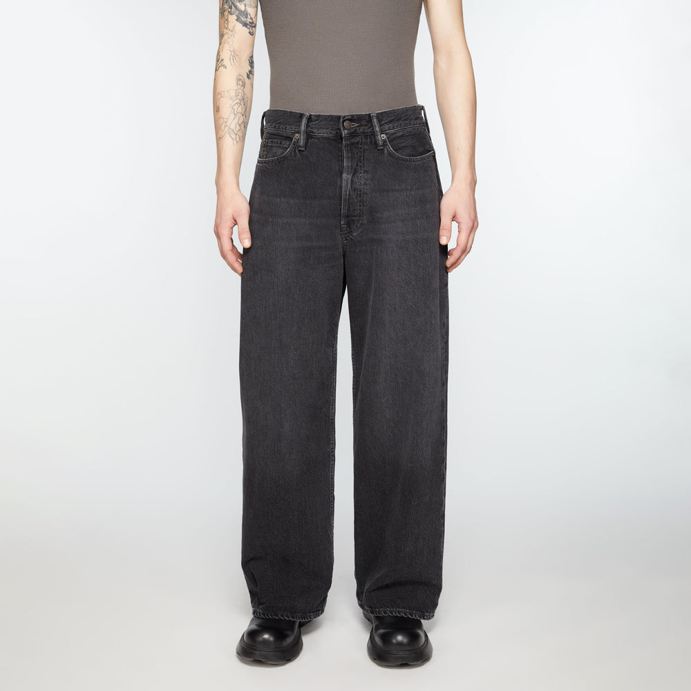 
                  
                    LOOSE FIT JEANS - 1981M
                  
                