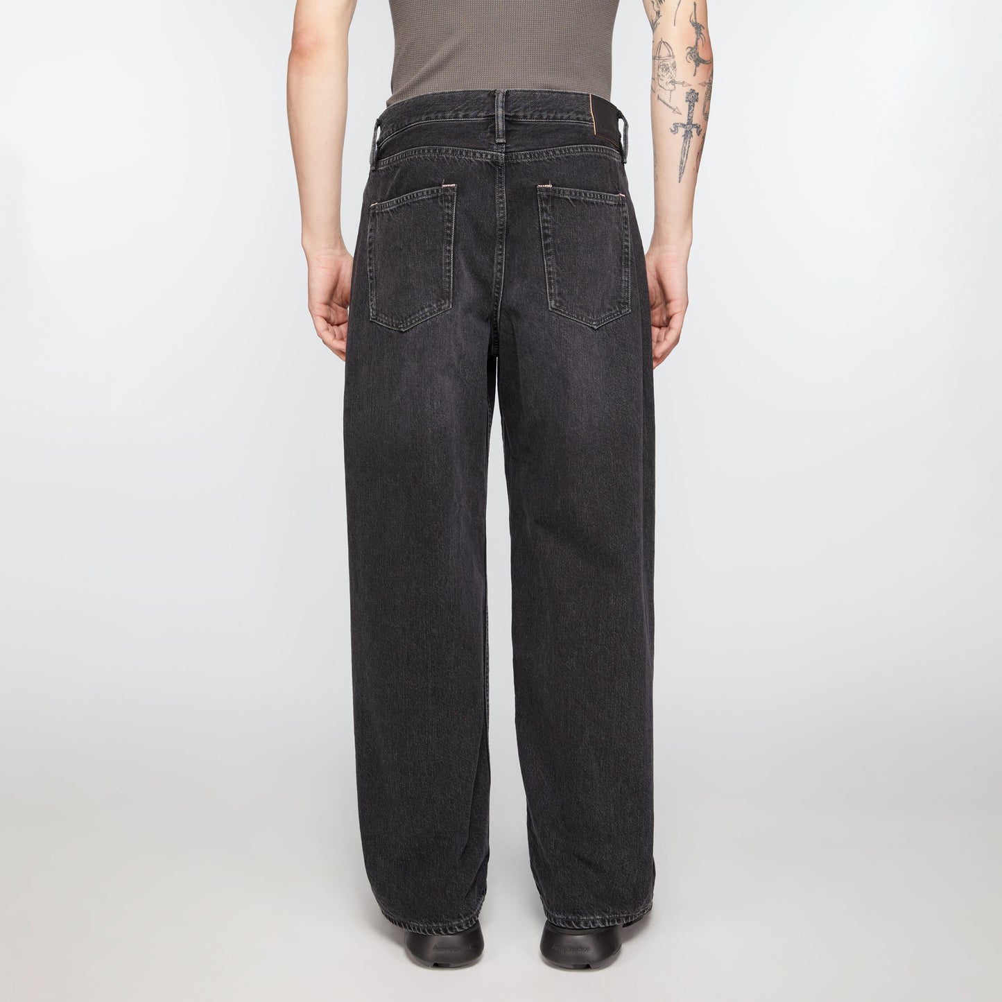 
                  
                    LOOSE FIT JEANS - 1981M
                  
                