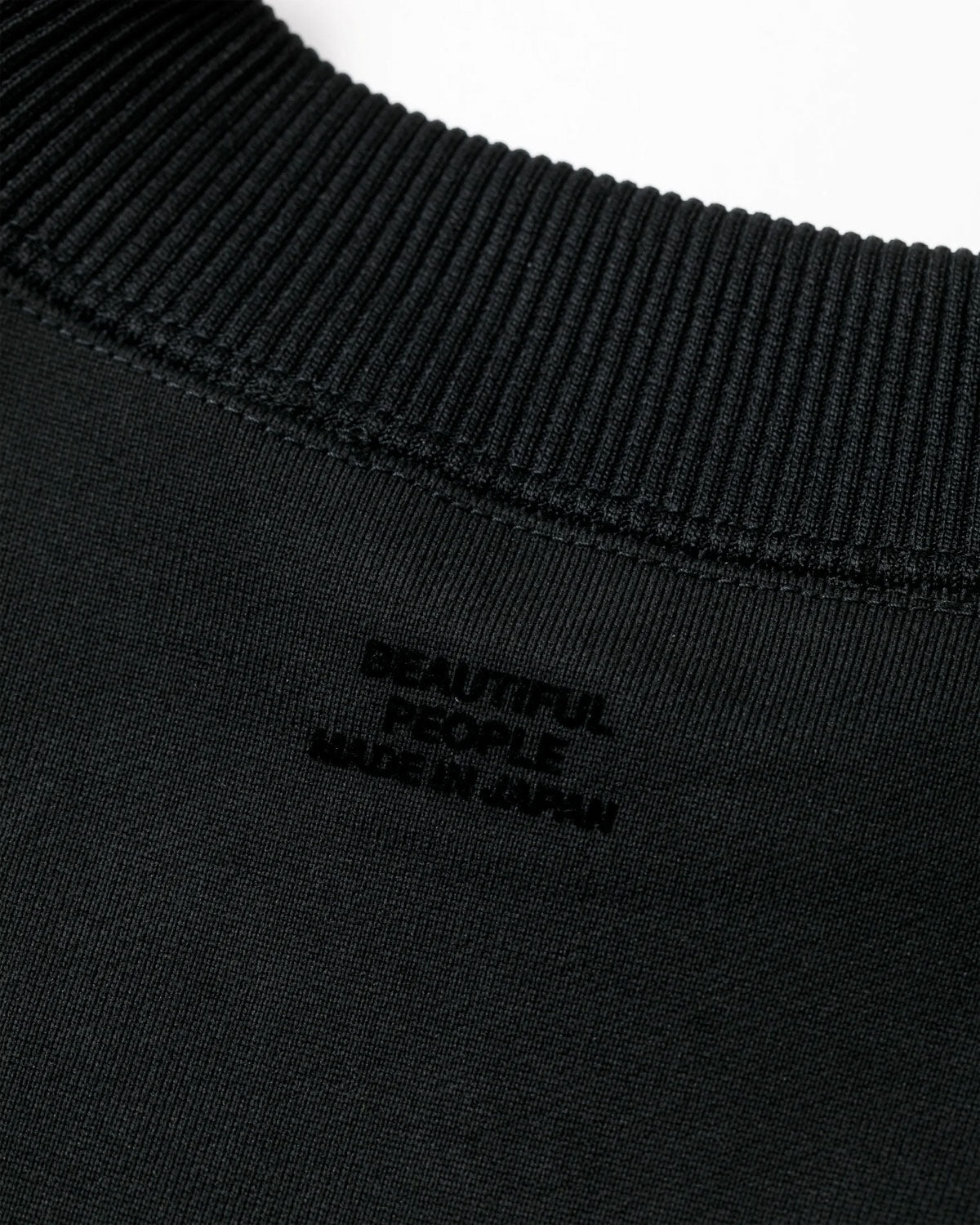 
                  
                    nylon shrink sweat set in dolman top -black-
                  
                